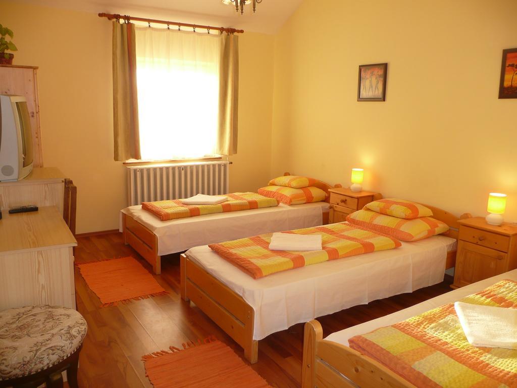 Kincses Vendeghaz Hotel Debrecen Room photo